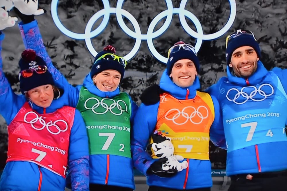 Marin Dorin-Habert, Anais Bescond, Simon Desthieux et Martin Fourcade, médaillés d'or sur le relais mixte en biathlon aux JO de PyeongChang. © DR