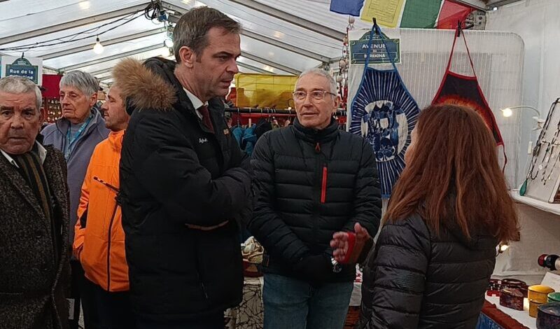 , Grenoble : « Ils ont peur que ça recom­mence »… Olivier Véran ren­contre les com­mer­çants vic­times des émeutes et tacle la mairie