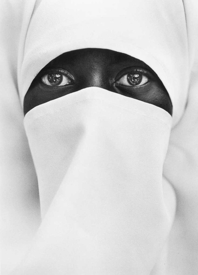 Chester Higgins, A Young Muslim Woman in Brooklyn, 1990 © Chester Higgins Jr. All rights Reserved. Courtesy Bruce Silverstein Gallery