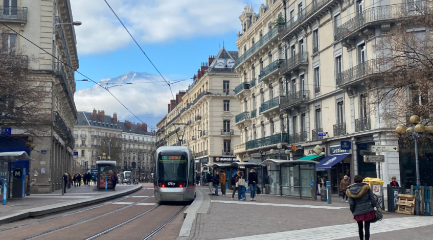 , Grenoble : nouvelle agression sexuelle dans le tramway, un homme surpris par un policier
