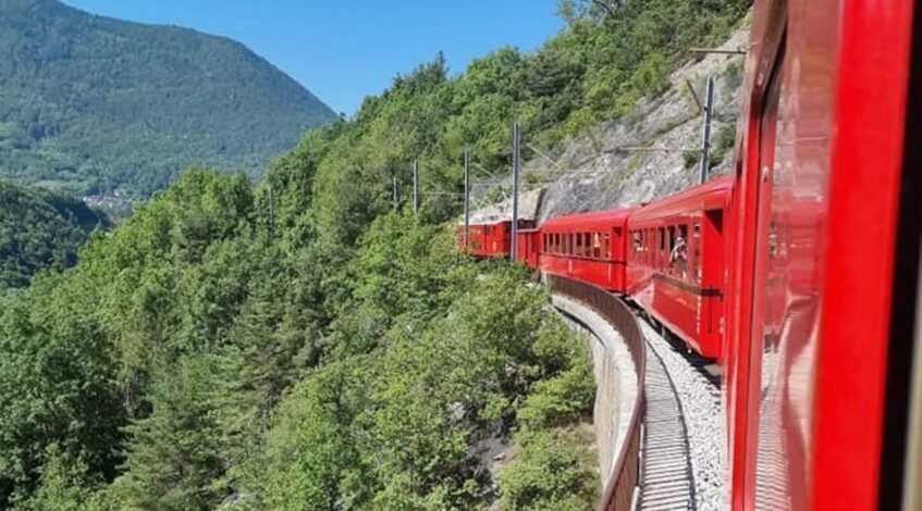 , Près de Grenoble : ce petit train mythique au cœur des Alpes a rouvert